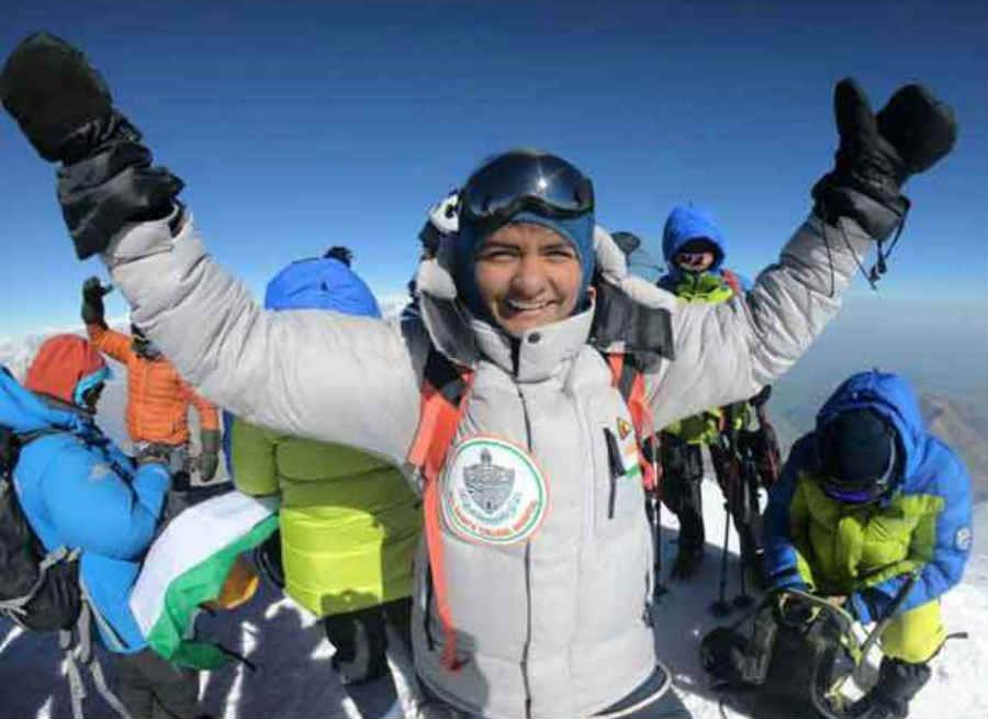 uttarakhand student astha climb to higest mountain of russia
